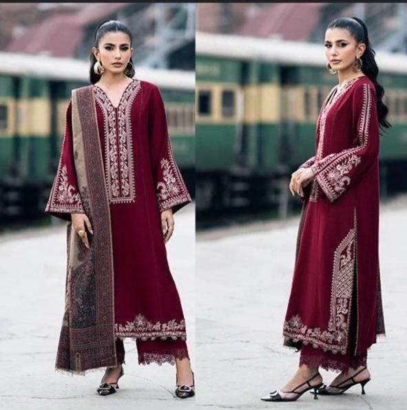 🌹 Sapphire Winter Elegance Collection – Heavy Embroidered 3PC Suit in Maroon with Printed Shawl Dupatta | Exclusive Wholesale Offer 🌹