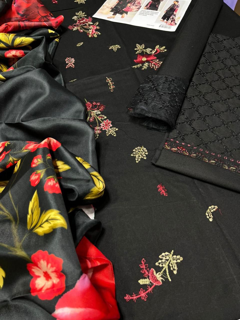 🌿 Iznik Winter Grace Edition – Elegant Embroidered 3PC Suit with Premium Shawl Dupatta & Exclusive Detailing 🌿