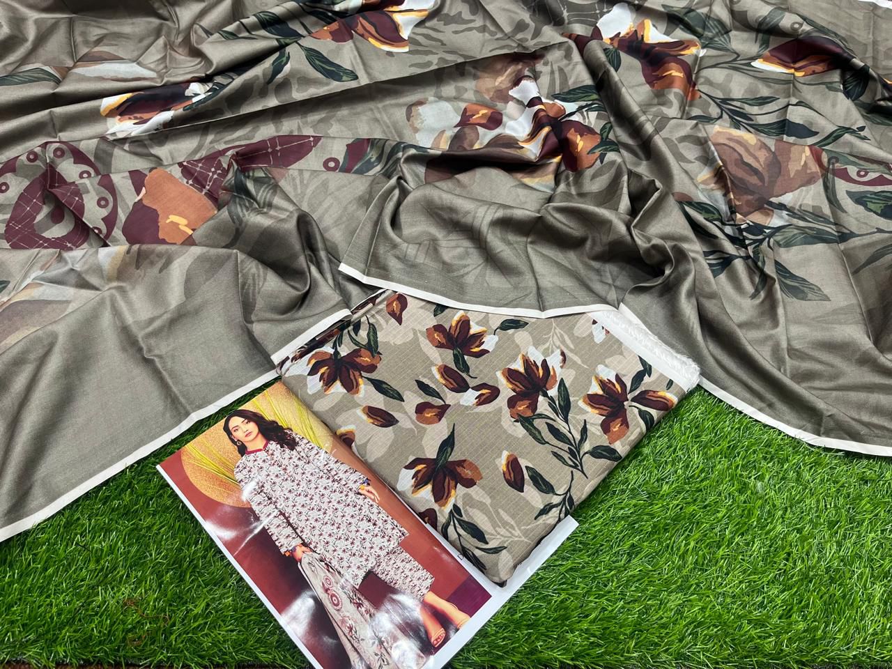 Baroque Winter Collection – Light Grey Grace (3PC Viscose Suit)  ✨ Original Baroque Brand | ❄️ Winter Sale – 30% OFF + Free Delivery ❄️
